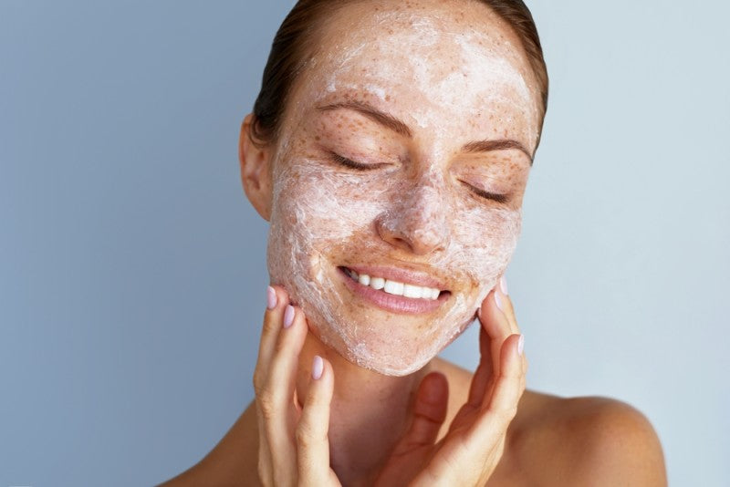 Cum să alegi exfoliantul potrivit pentru tipul tău de piele
