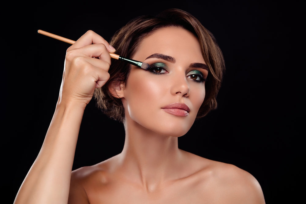 Machiajul de seară perfect: sfaturi și trucuri pentru un look elegant și seducător